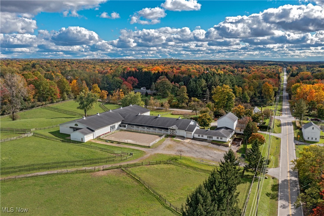 13829 County Line Road Property Photo 4