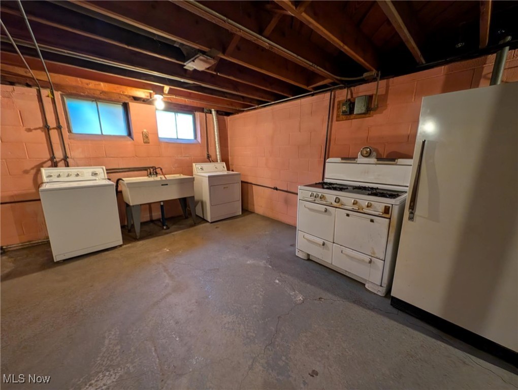 985 Rose Boulevard Property Photo 18