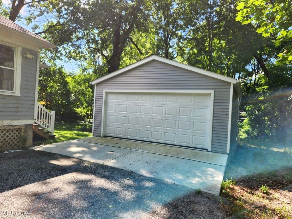 18112 Chagrin Boulevard Property Photo 9