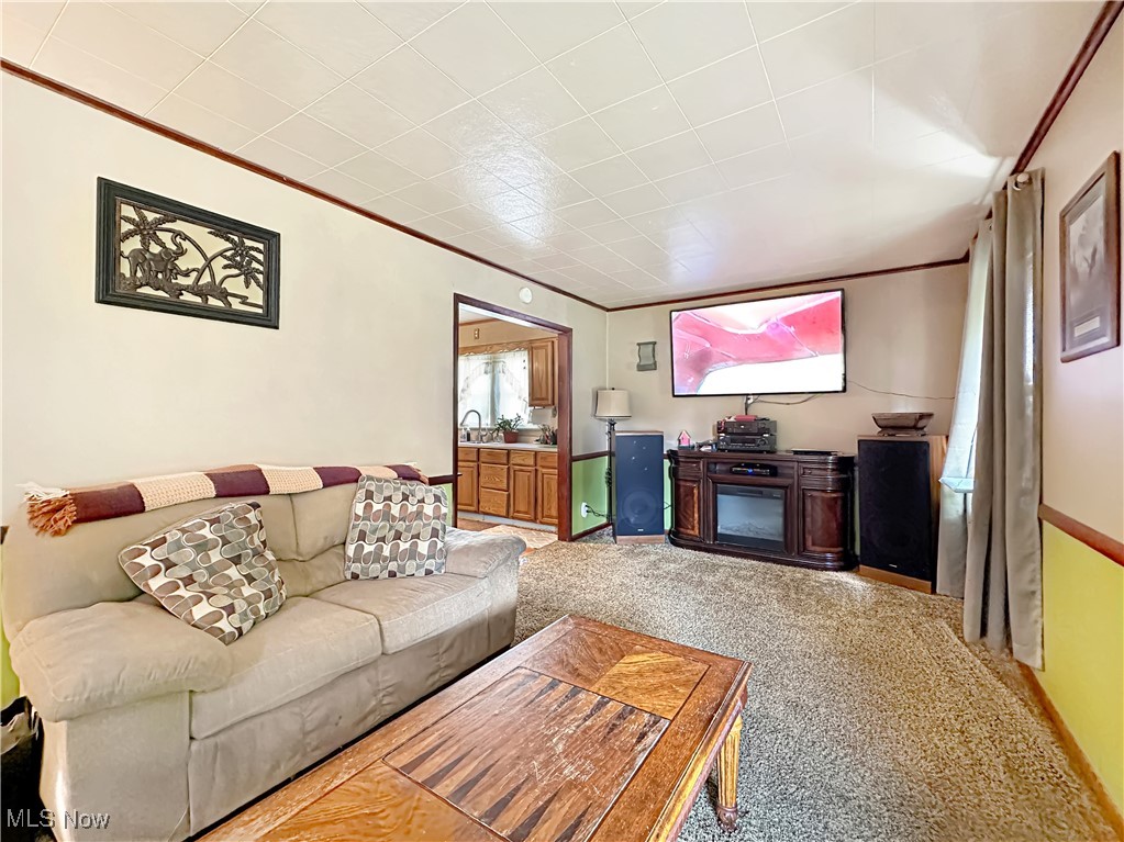 147 Champion Avenue E Property Photo 3