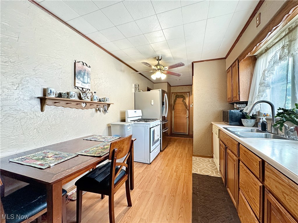 147 Champion Avenue E Property Photo 6