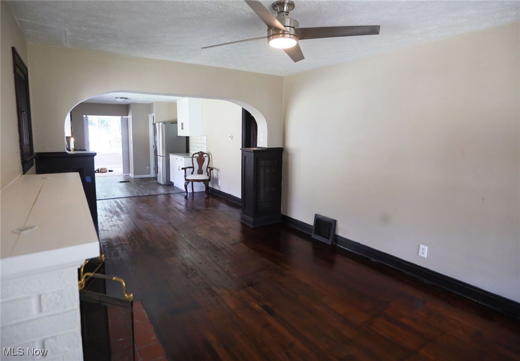 138 Clifton Drive Property Photo 2