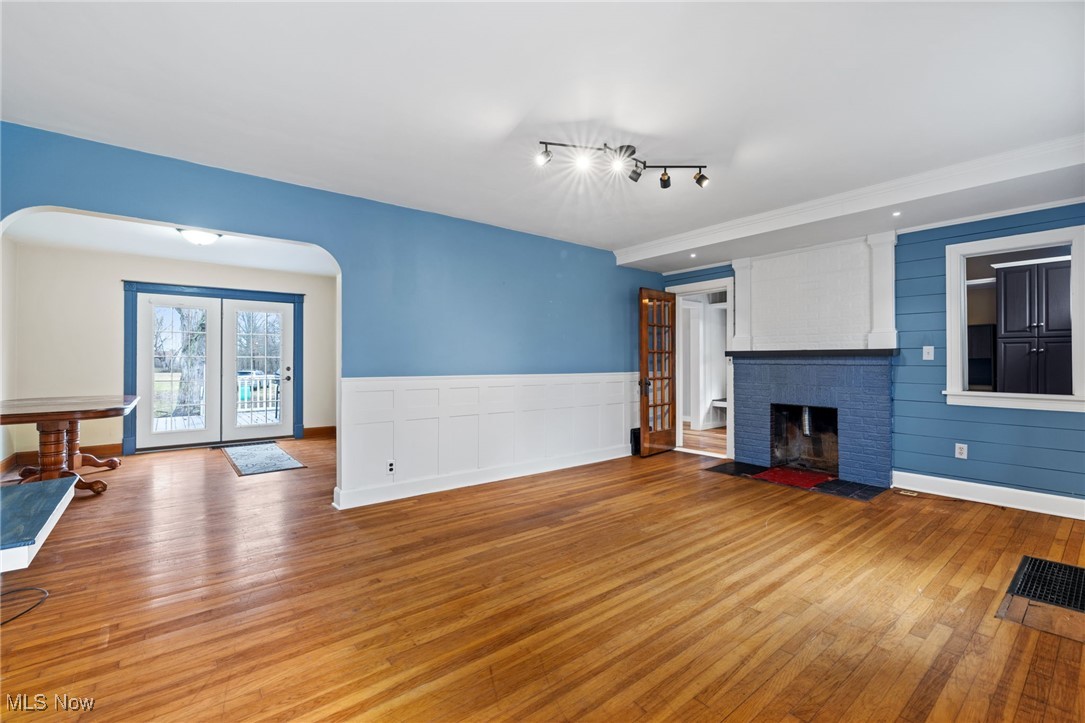 2553 N River Road Ne Property Photo 4