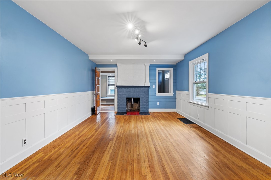2553 N River Road Ne Property Photo 5