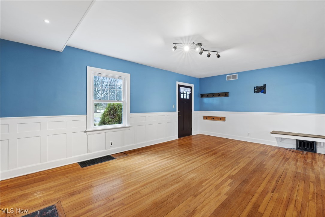 2553 N River Road Ne Property Photo 7