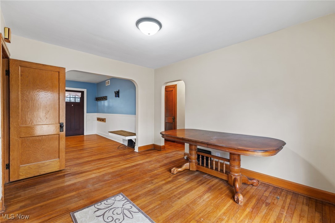 2553 N River Road Ne Property Photo 10