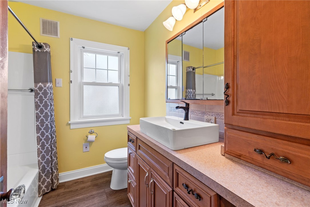 2553 N River Road Ne Property Photo 24