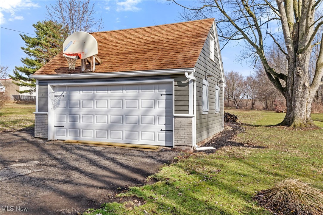 2553 N River Road Ne Property Photo 40