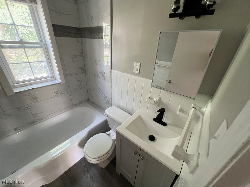 2487 Noble Road Property Photo 6