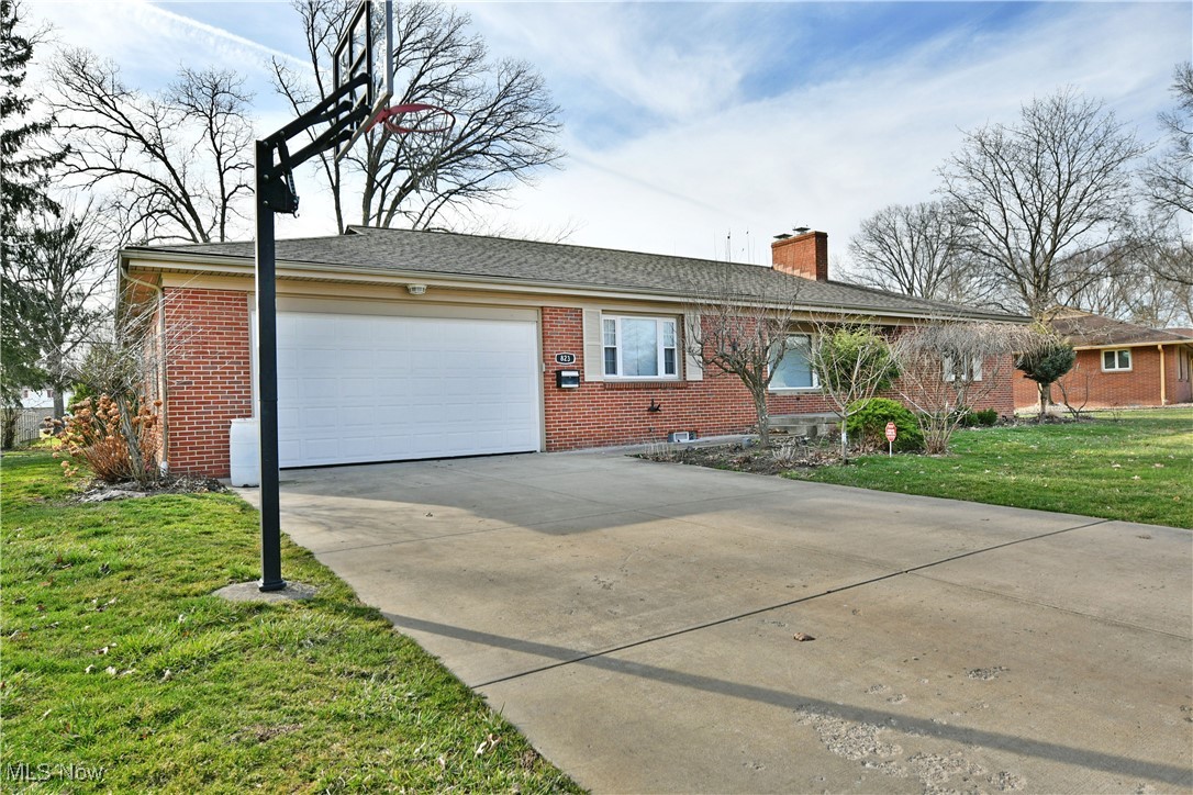823 Wildwood Drive Ne Property Photo 3
