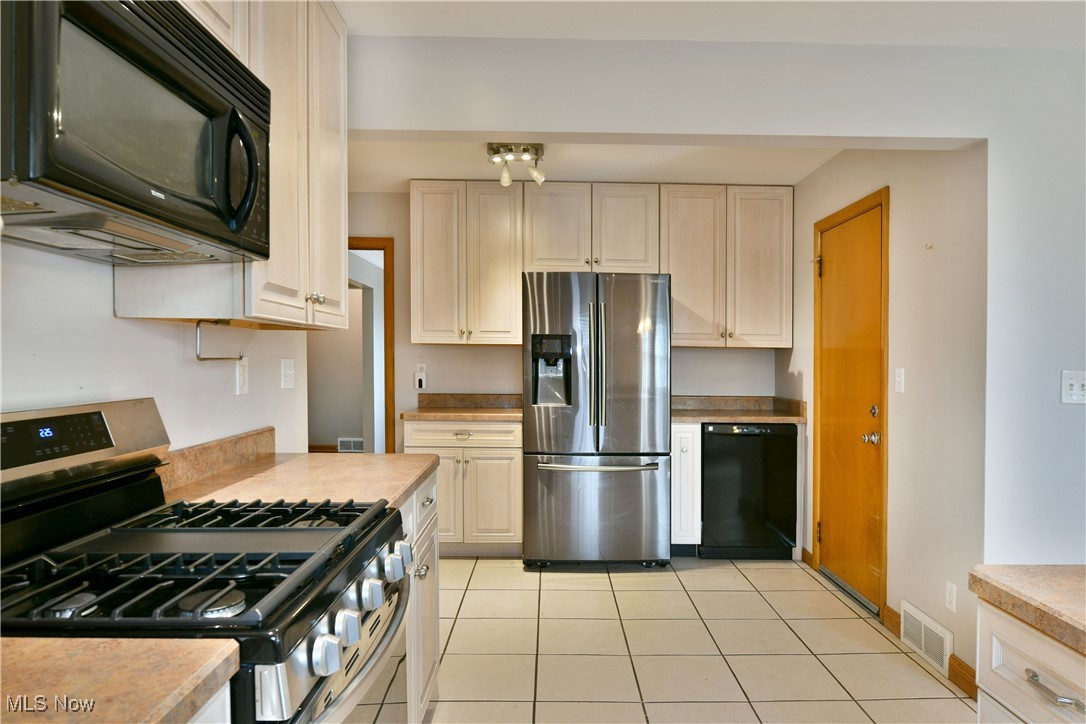 823 Wildwood Drive Ne Property Photo 17