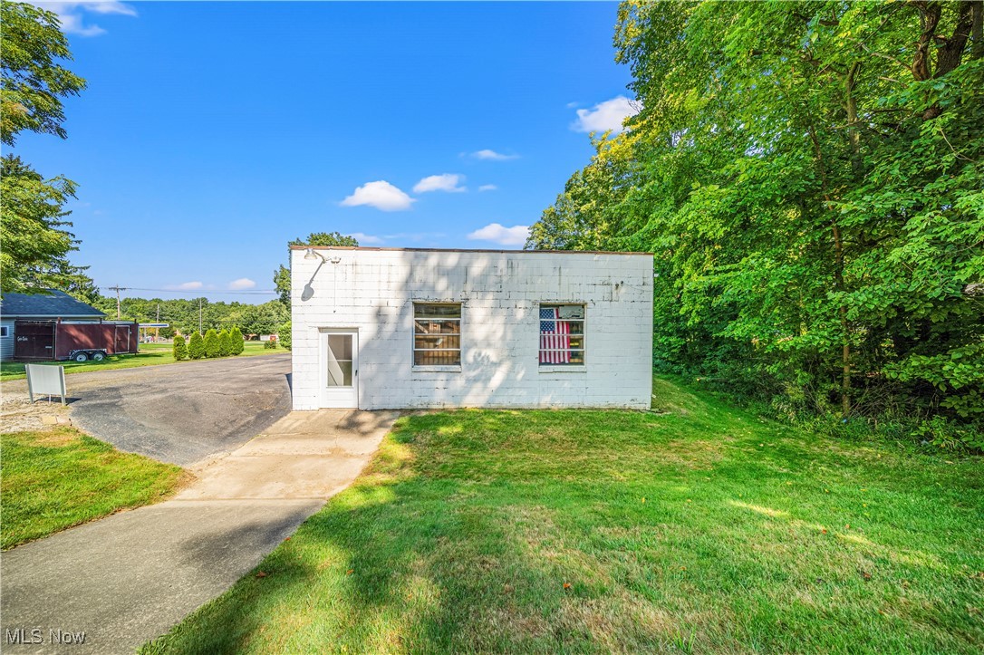 11764 Girdled Road Property Photo 3