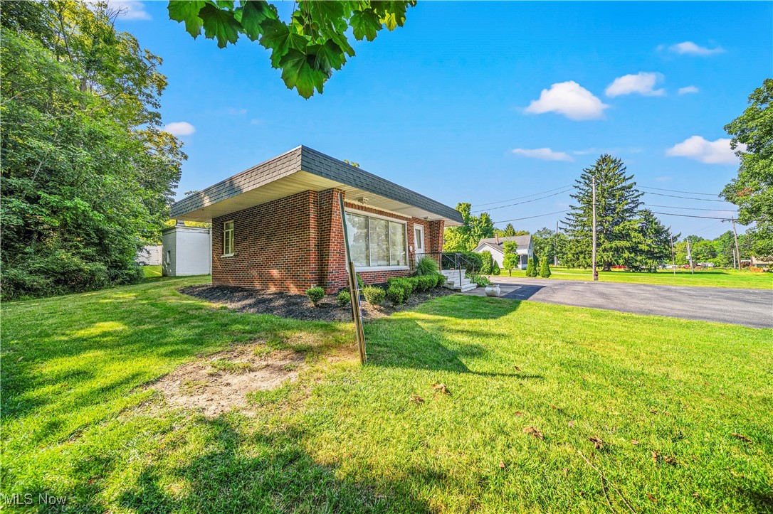 11764 Girdled Road Property Photo 4