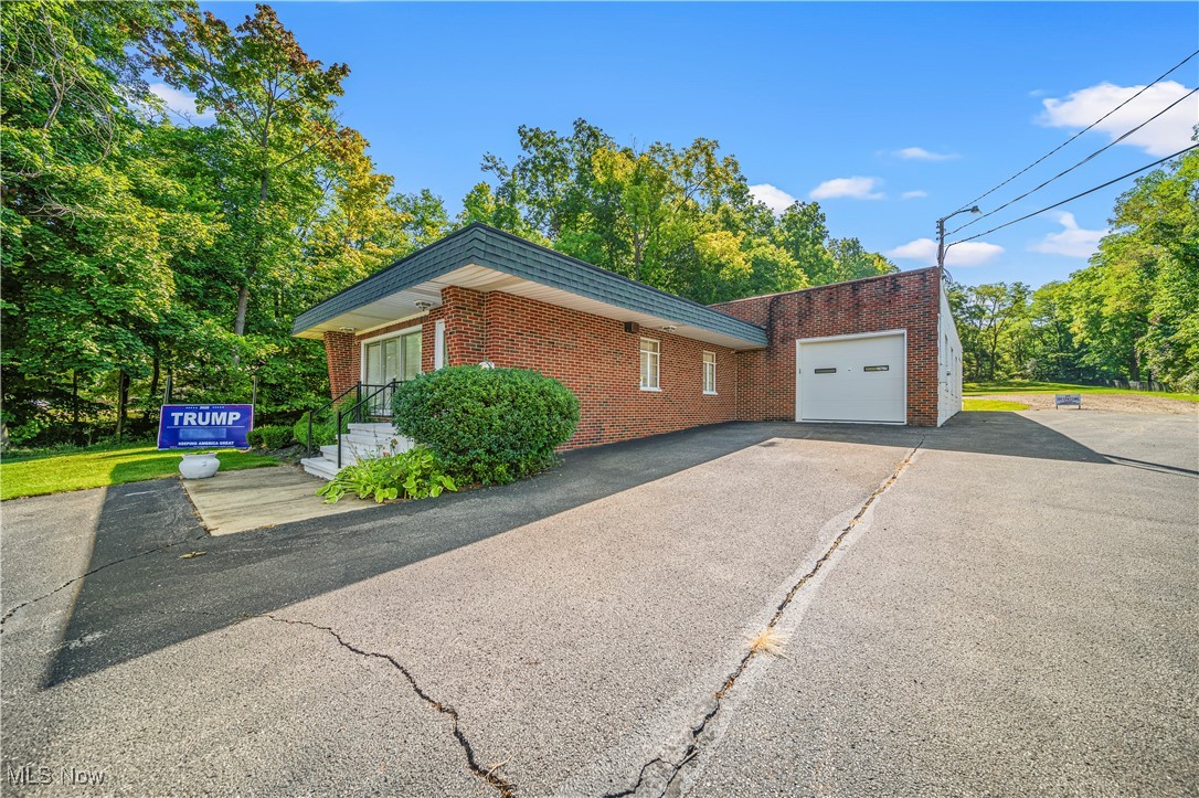 11764 Girdled Road Property Photo 5