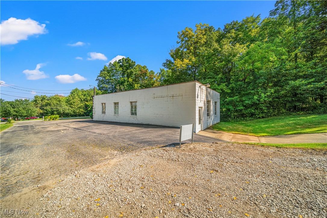 11764 Girdled Road Property Photo 7
