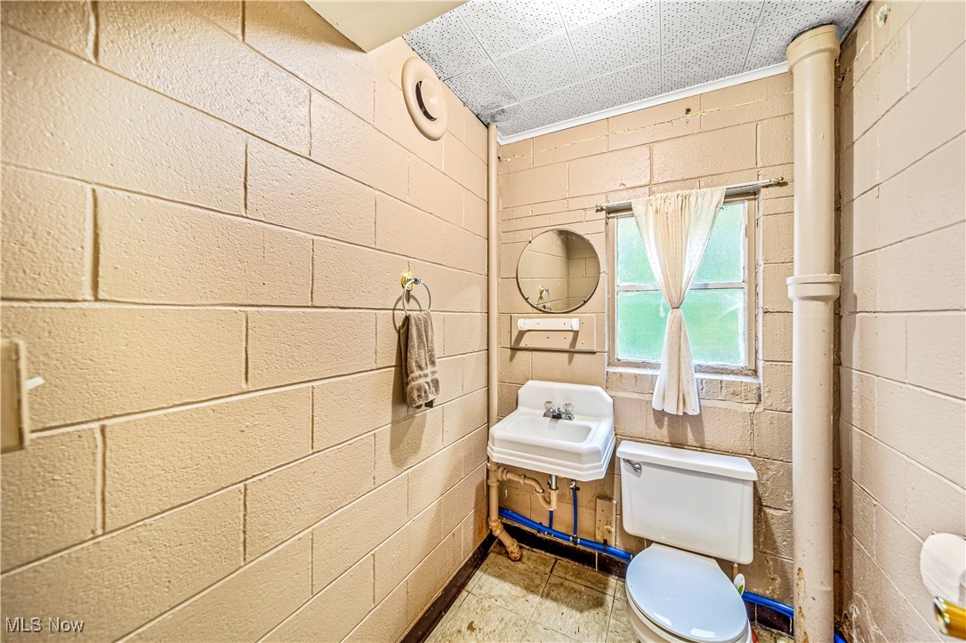 11764 Girdled Road Property Photo 14