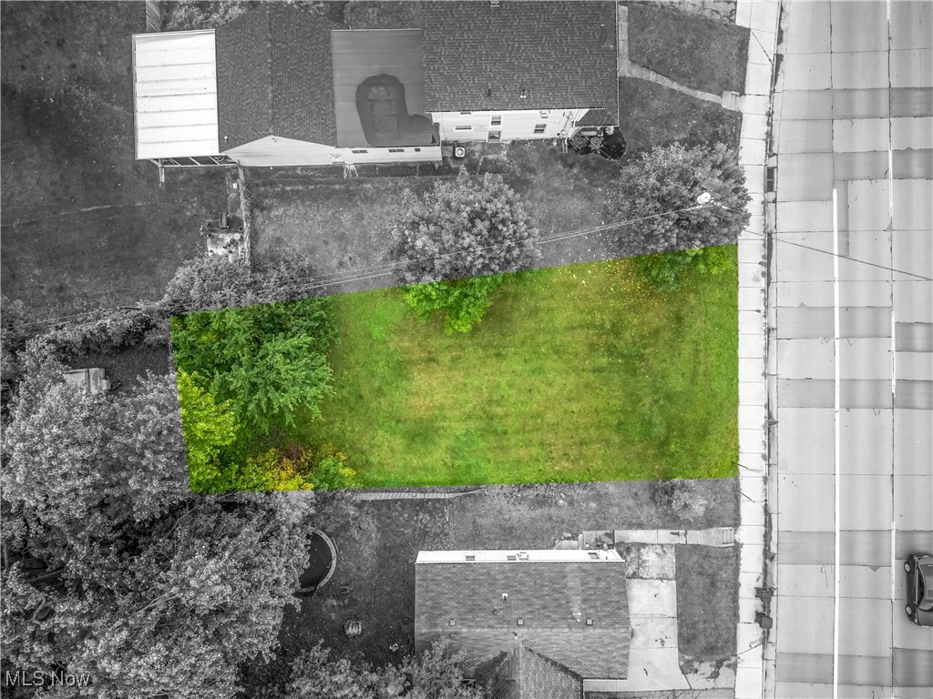 1048 W River Road N Property Photo 1