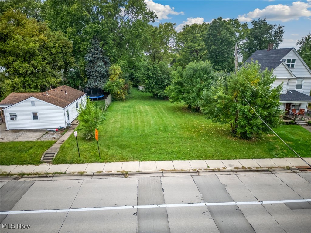 1048 W River Road N Property Photo 3