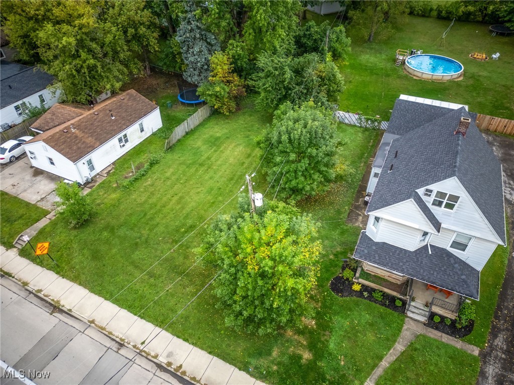 1048 W River Road N Property Photo 5