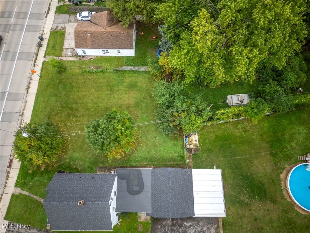 1048 W River Road N Property Photo 6