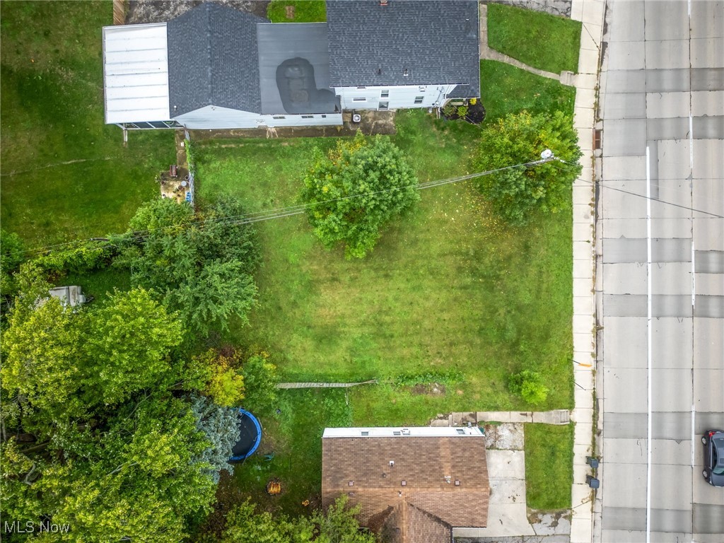 1048 W River Road N Property Photo 7
