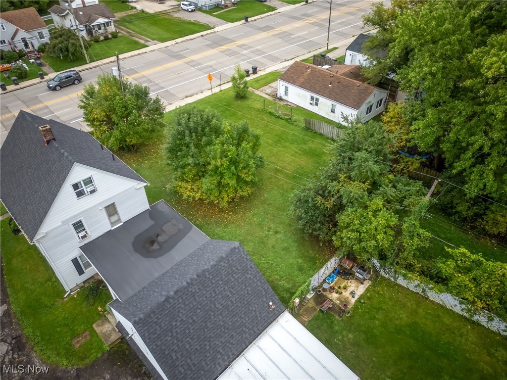 1048 W River Road N Property Photo 8