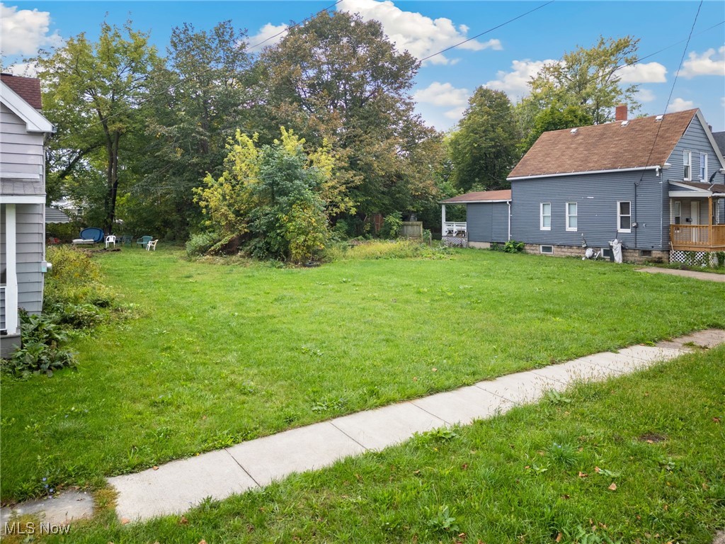 831 W 17th Street Property Photo 2