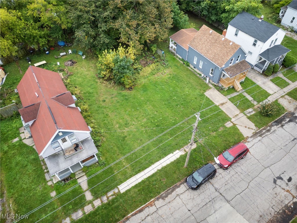 831 W 17th Street Property Photo 5