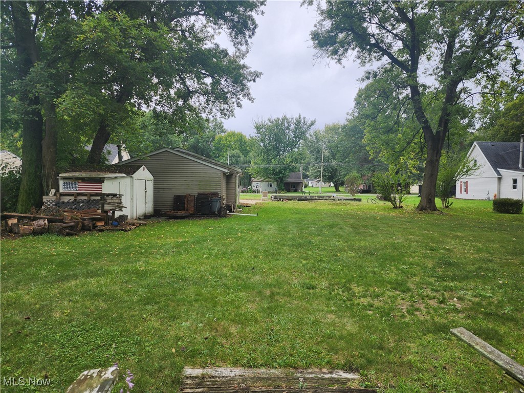 2261 Lake Road Property Photo 6