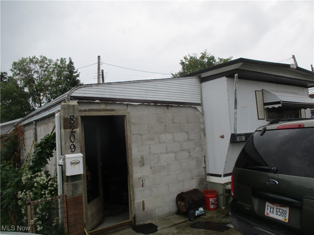 8209 Russell Lane Property Photo 3