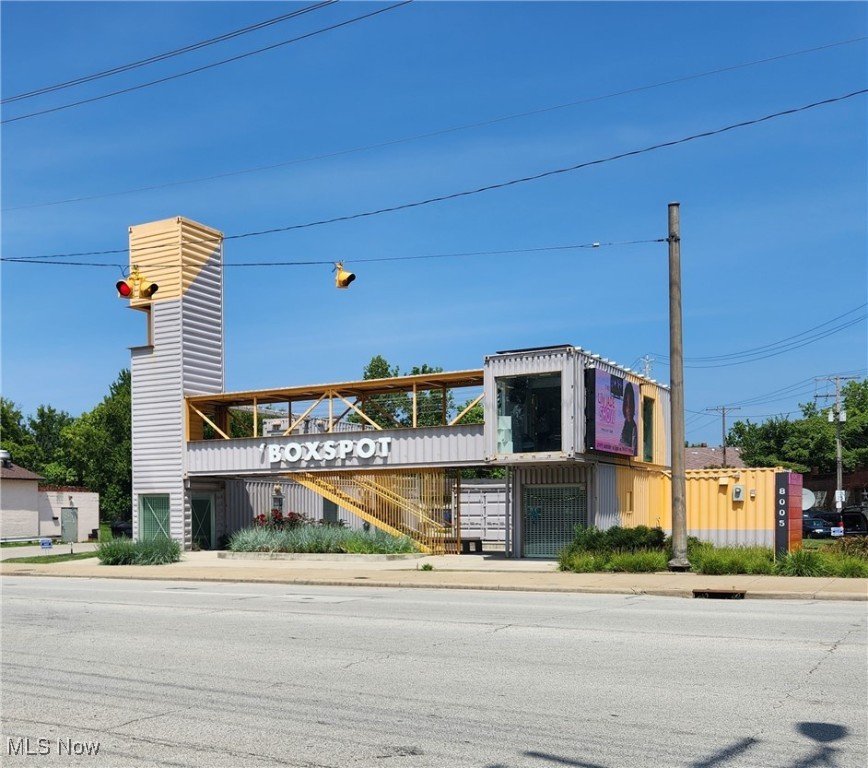 8005 Kinsman Road Property Photo 1