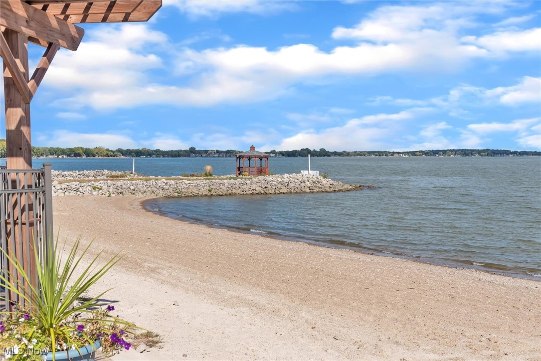 6 Yacht Club Lane Property Photo 4