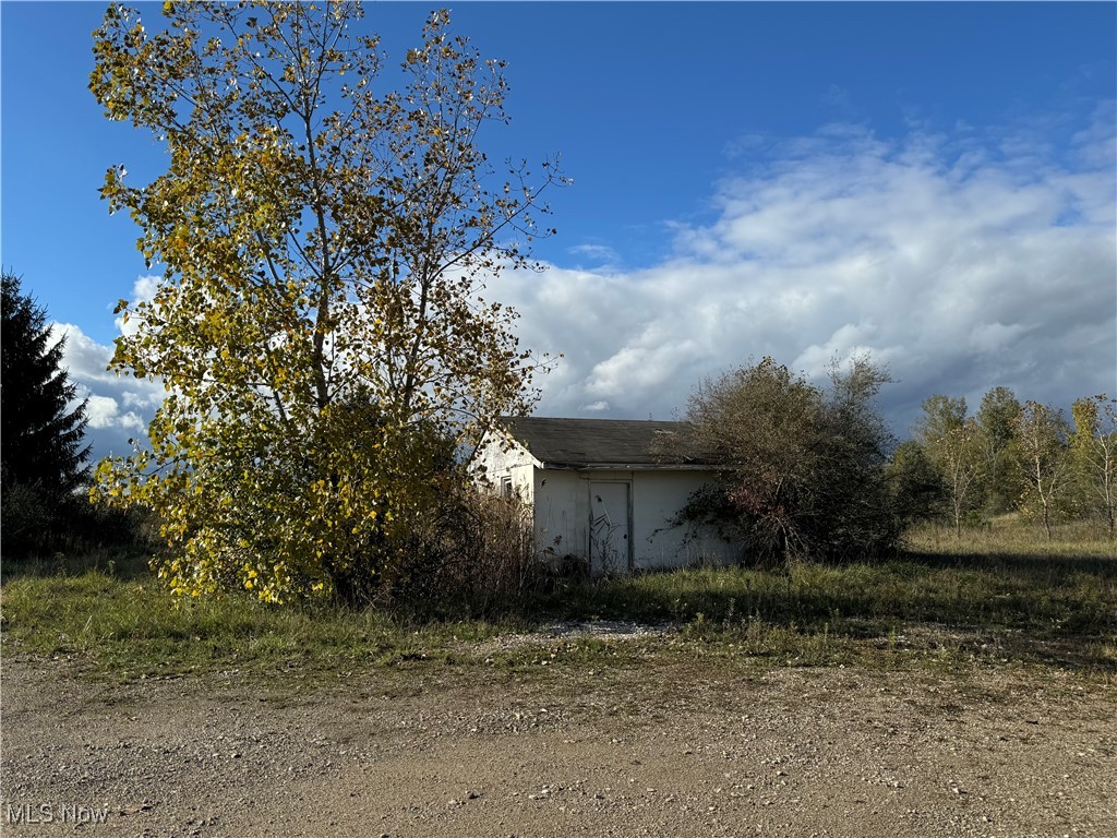 10656 Kinsman Road Property Photo 4