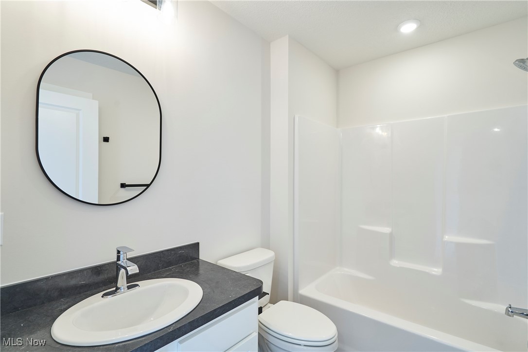 596 Mull Avenue 8 Property Photo 17