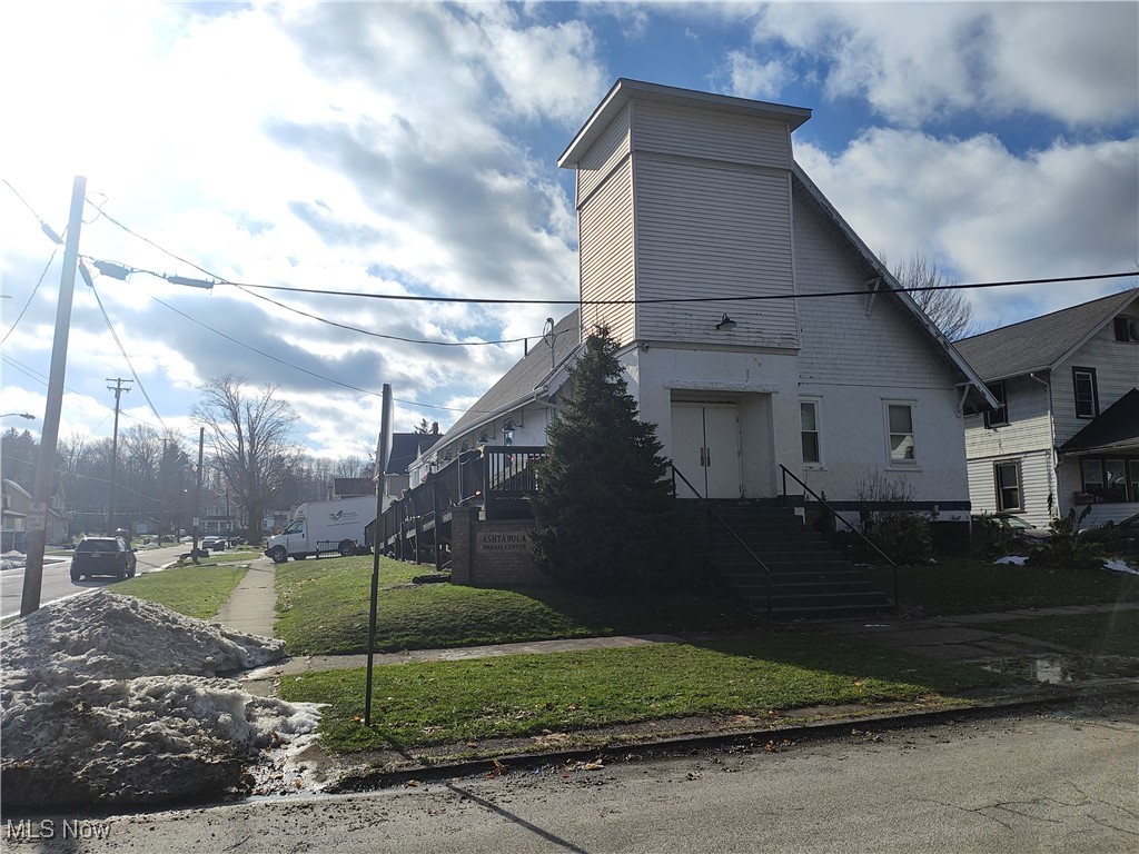 604 W 57th Street Property Photo 2