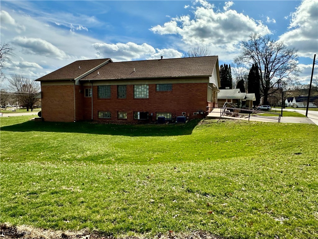 615 N Market Street Property Photo 2