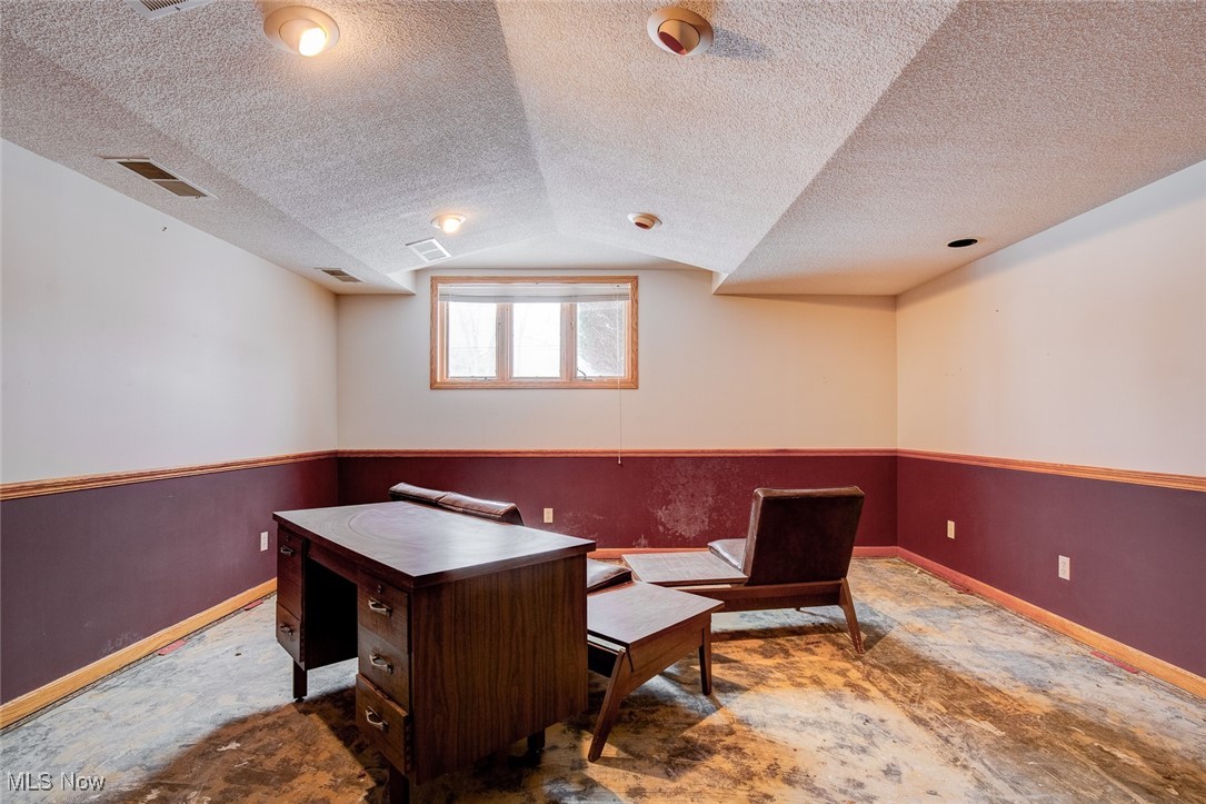 615 N Market Street Property Photo 24