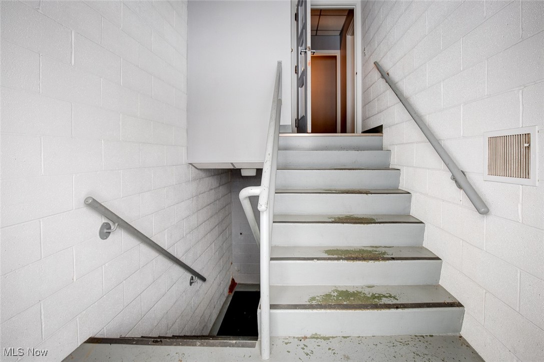 615 N Market Street Property Photo 25