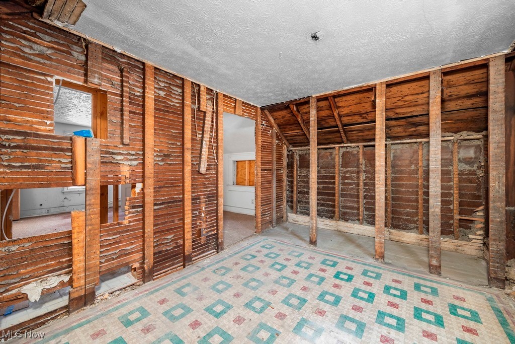 111 S Center Street Property Photo 31