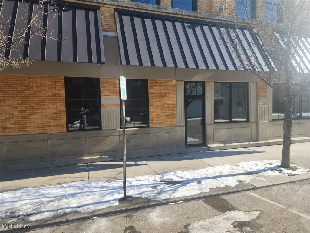 202 E 3rd Street Property Photo 13