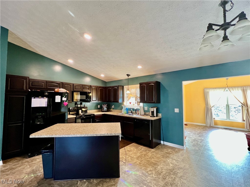 40900 Havenwood Drive Property Photo 2