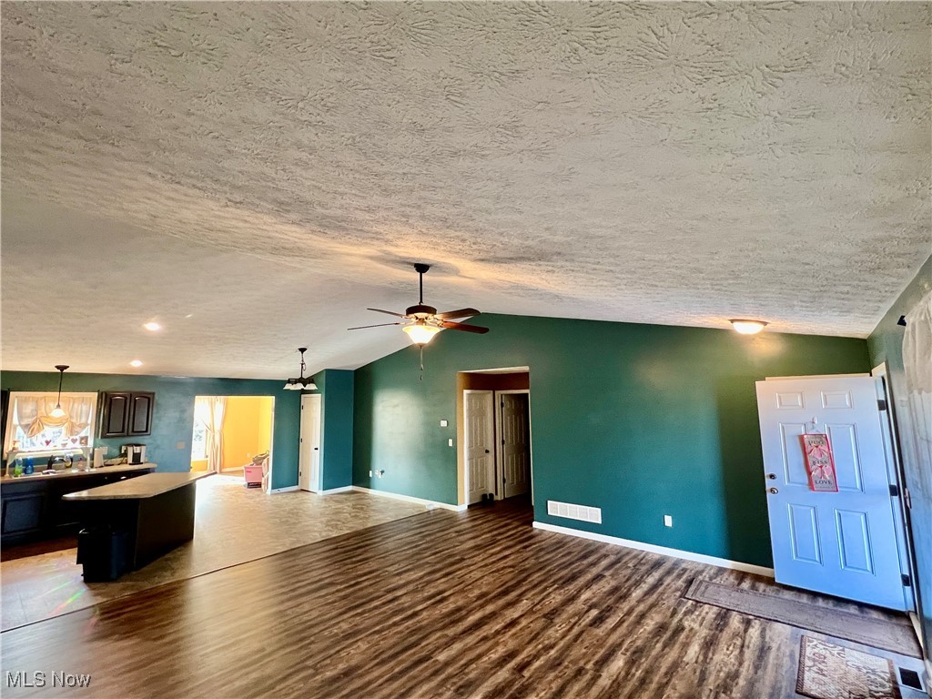 40900 Havenwood Drive Property Photo 6