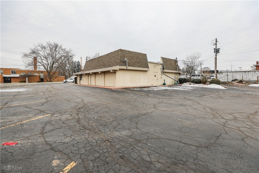 658 W Main Street Property Photo 4