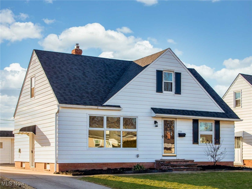 1706 Hawthorne Drive Picture
