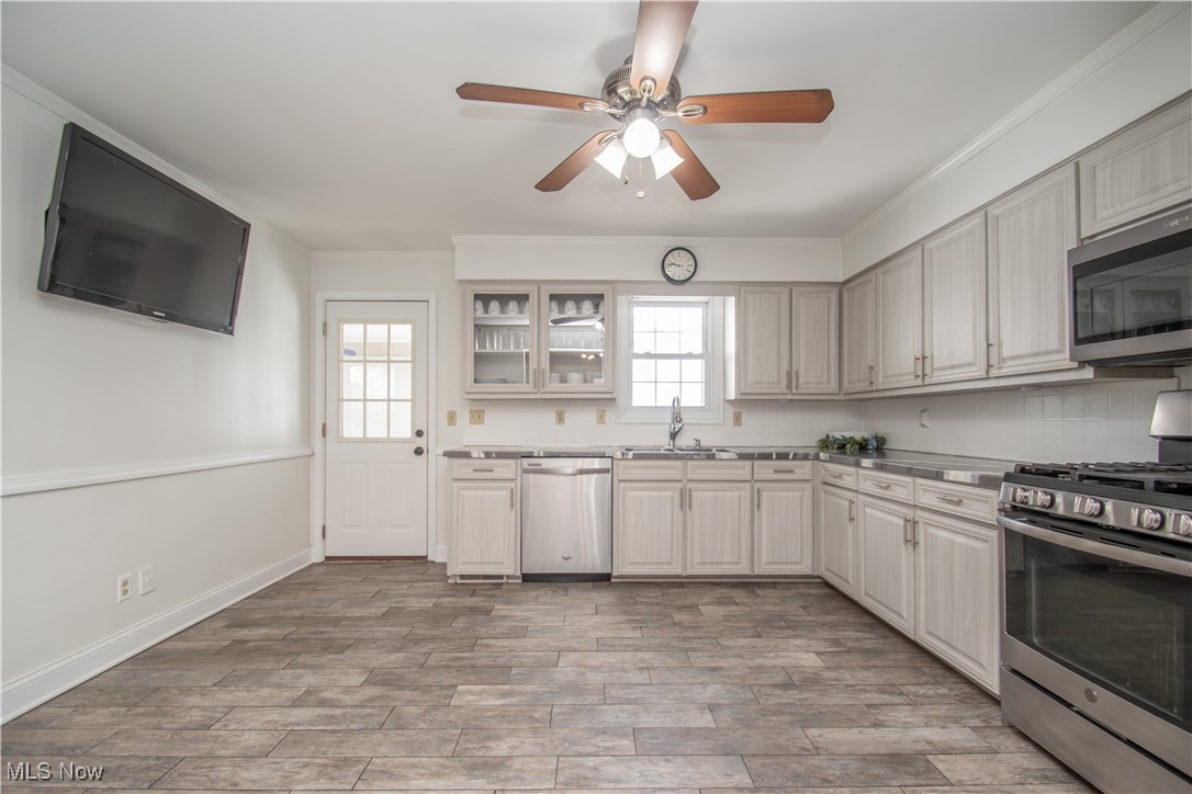 1067 Park Avenue Property Photo 11
