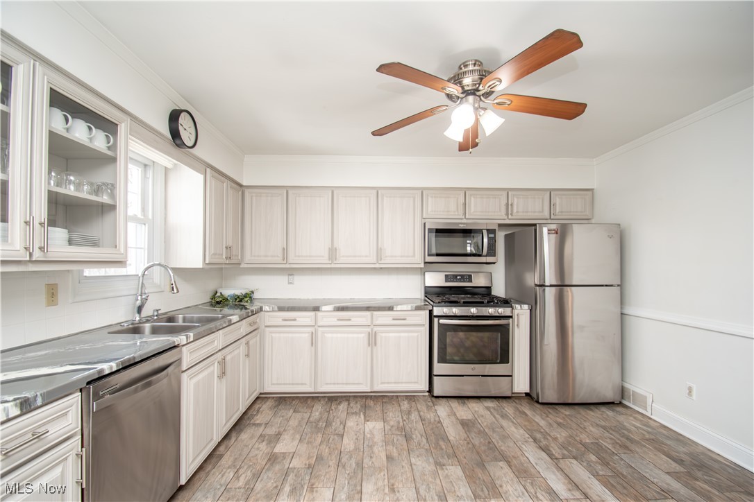 1067 Park Avenue Property Photo 12