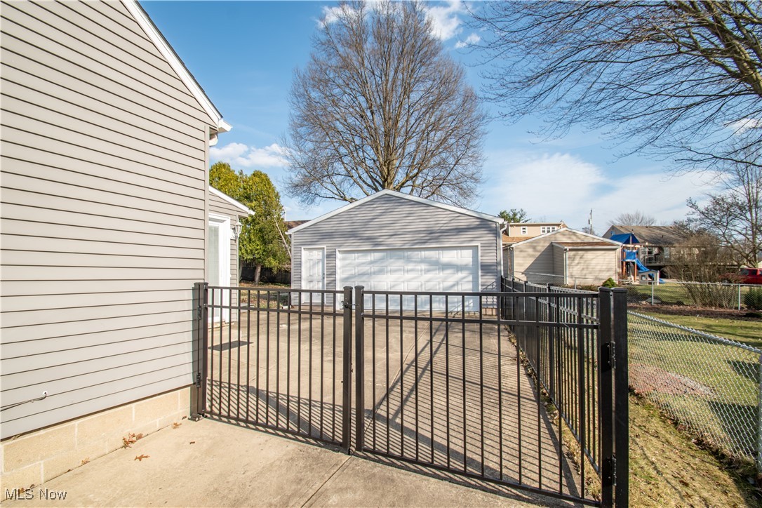 1067 Park Avenue Property Photo 35