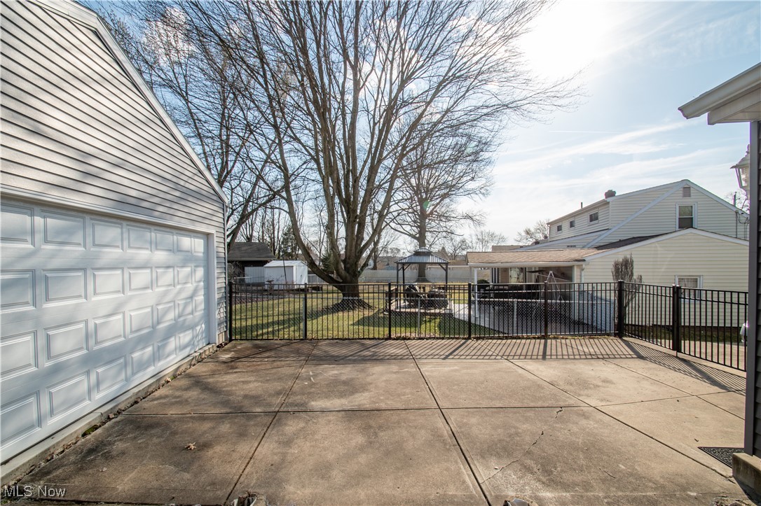 1067 Park Avenue Property Photo 37