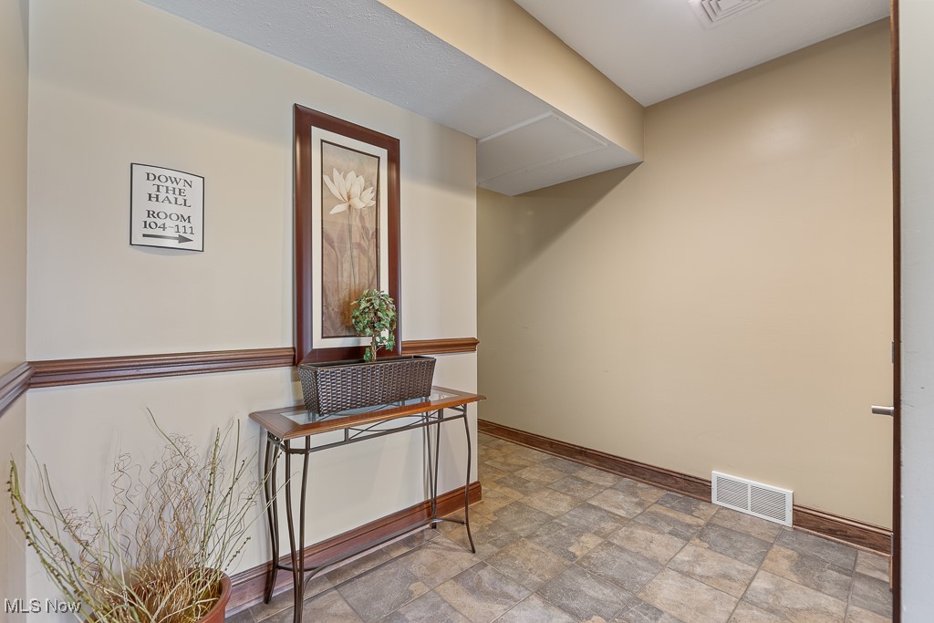 2425 Medina Road 202 Property Photo 4