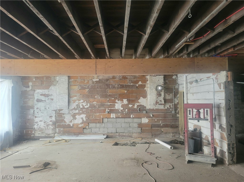 1605 Broadway Property Photo 4